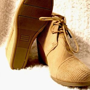 Woman’s Toms -corduroy Wedges